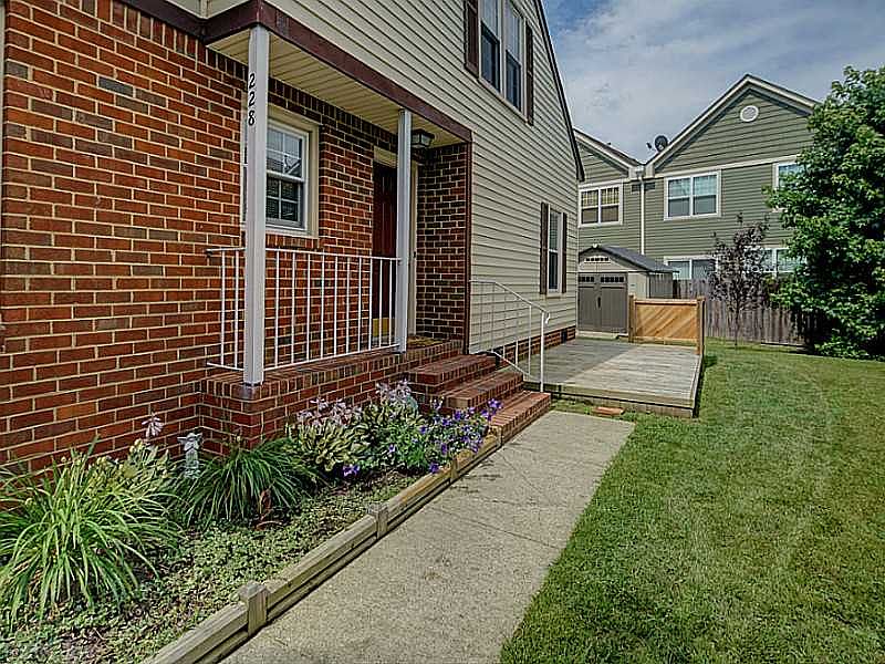 1st image of 228 Wexford Dr W