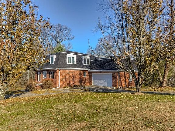 3rd image of 100 Donmar Dr