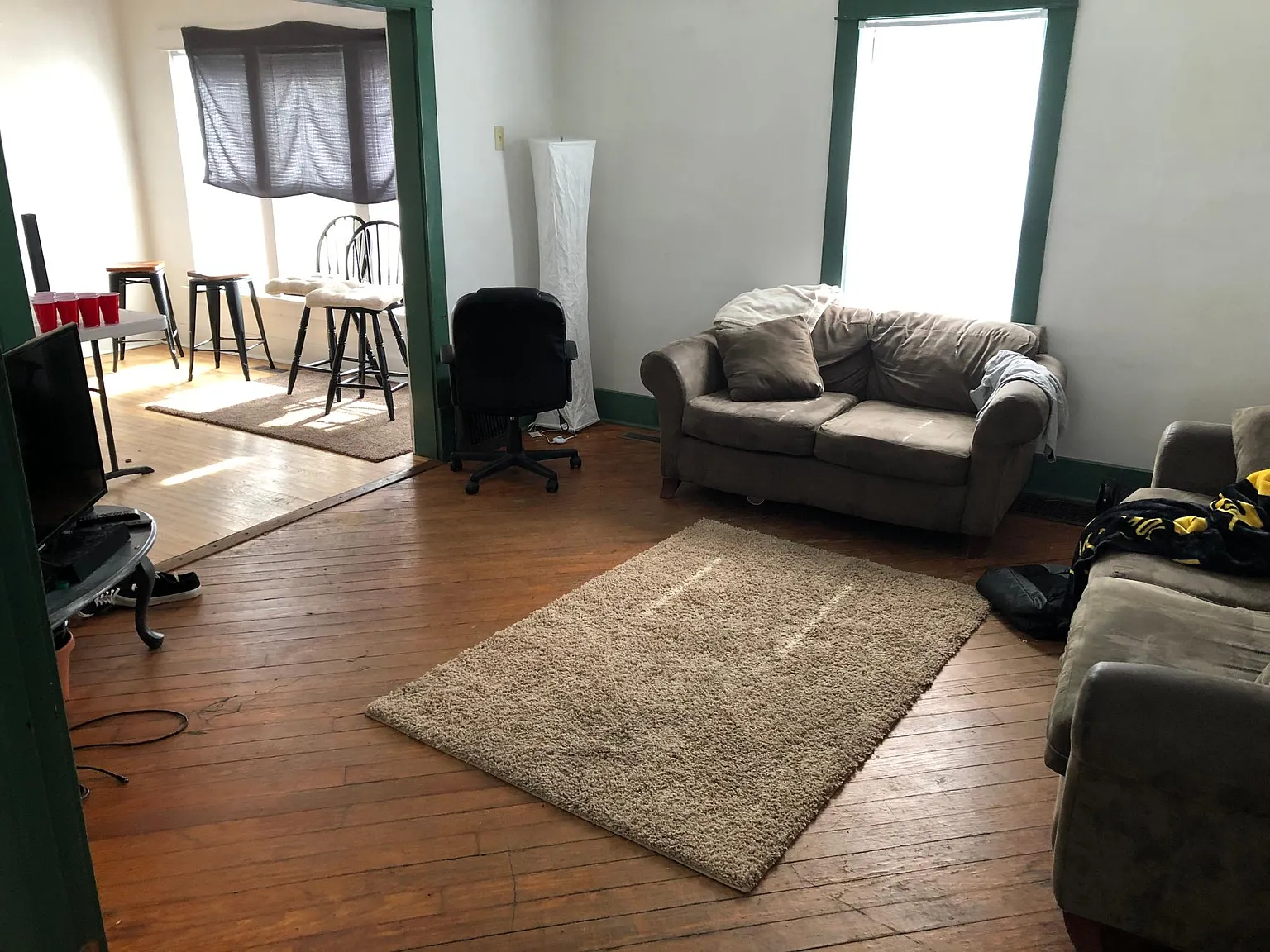 4 bed, 2200 sqft, $2,600 — Photo 1