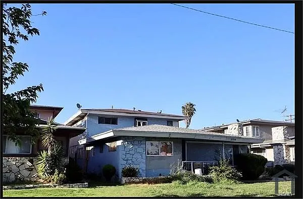 2709 W Rosecrans Ave — Photo 4