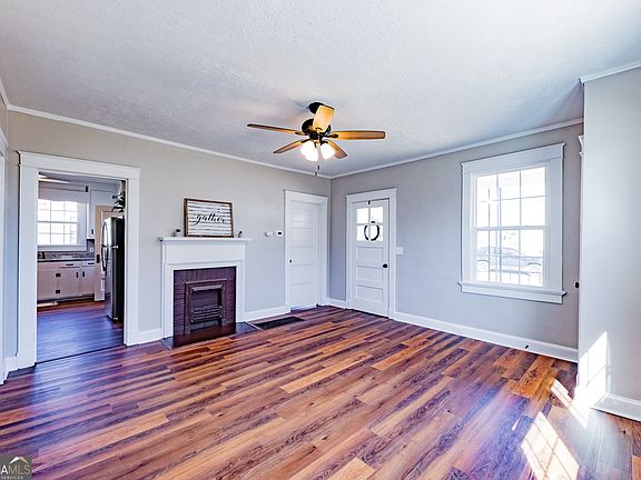 2nd image of 516 W Goodrich Ave