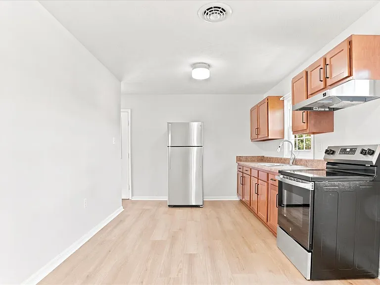 102 Linwood Ct — Photo 15