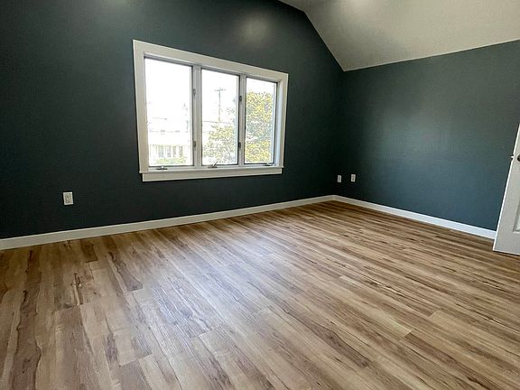 4th image of 9304 Foster Ave #1