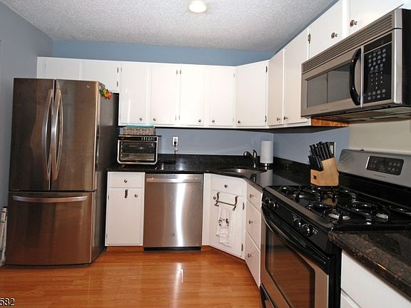 5th image of 164 Woodward Ln