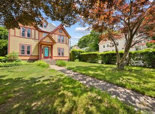 105 Vauxhall St, New London, CT 06320