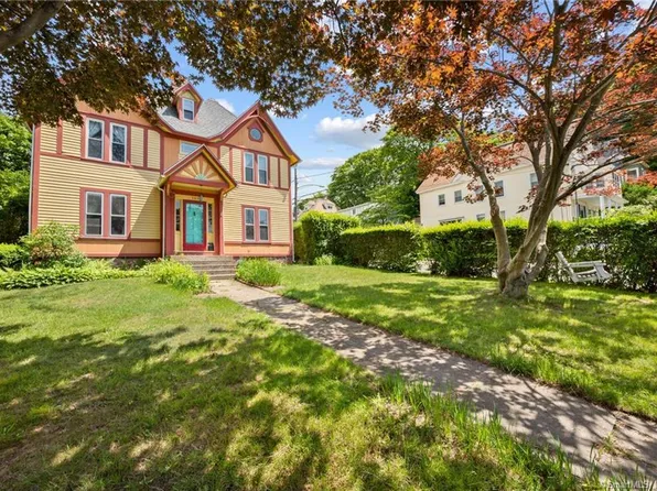 105 Vauxhall Street, New London, CT 06320