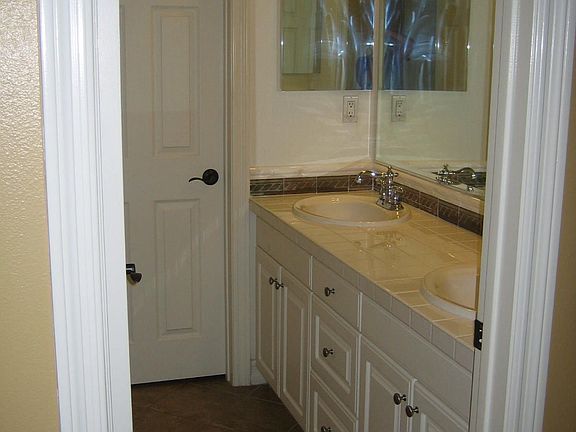 Dual Sink in Secondary Bath