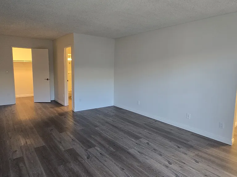 2440 Corinth Ave #103 — Photo 1