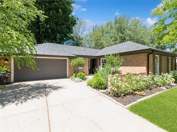 9603 Elmcrest Dr, Clive, IA 50325