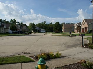 1059 Woodberry Ln, Charleston, IL