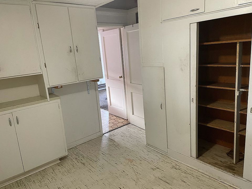 Pantry/Laundry