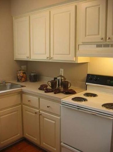 1st image of 901 Broadacre Ave