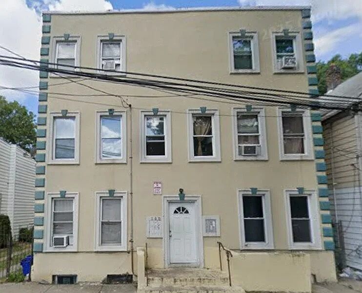1st image of 190 Ridge St #4