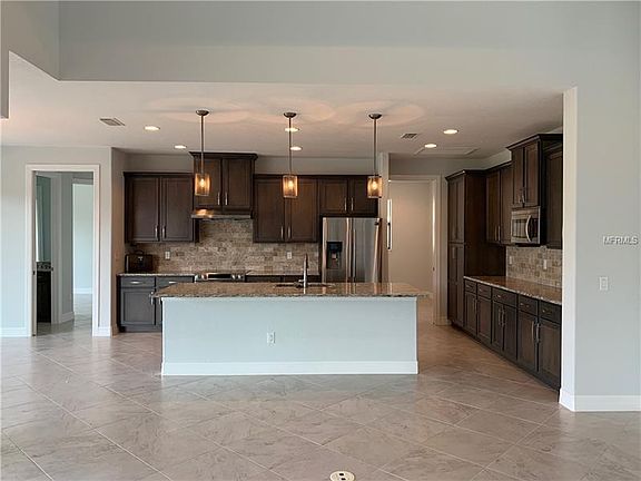 3rd image of 196 Broadmoor Ln