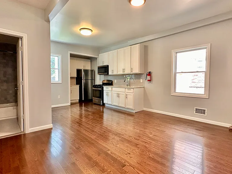 285 Grant Ave #1 — Photo 2