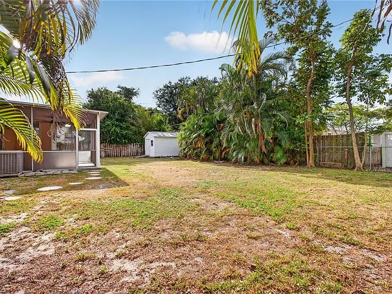 1420 Maravilla Ave — Photo 44