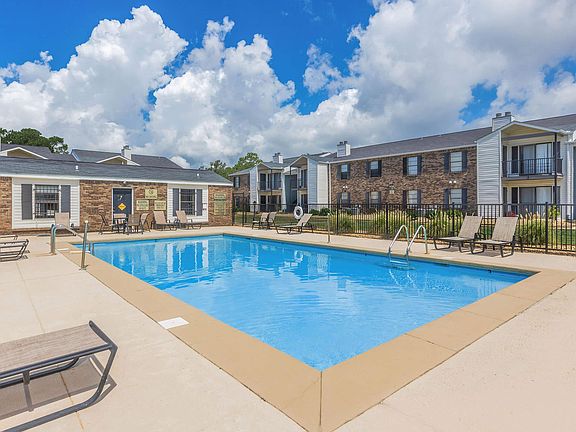 5th image of 221 Eisenhower Dr #135