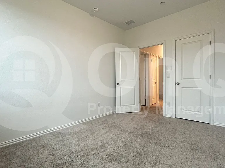7529 Regal Ln — Photo 15