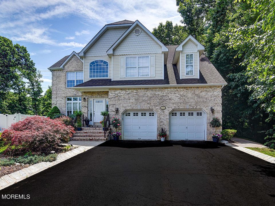 1st image of 220 Lloyd Road