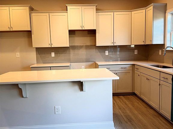 5th image of 4041 Port Richmond Ave #9