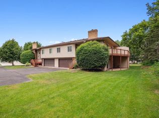 2295 Amberwood Dr, Woodbury, MN 55125