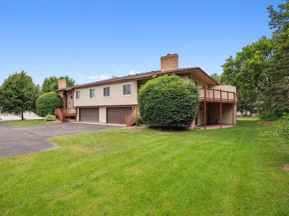 2295 Amberwood Dr, Woodbury, MN 55125