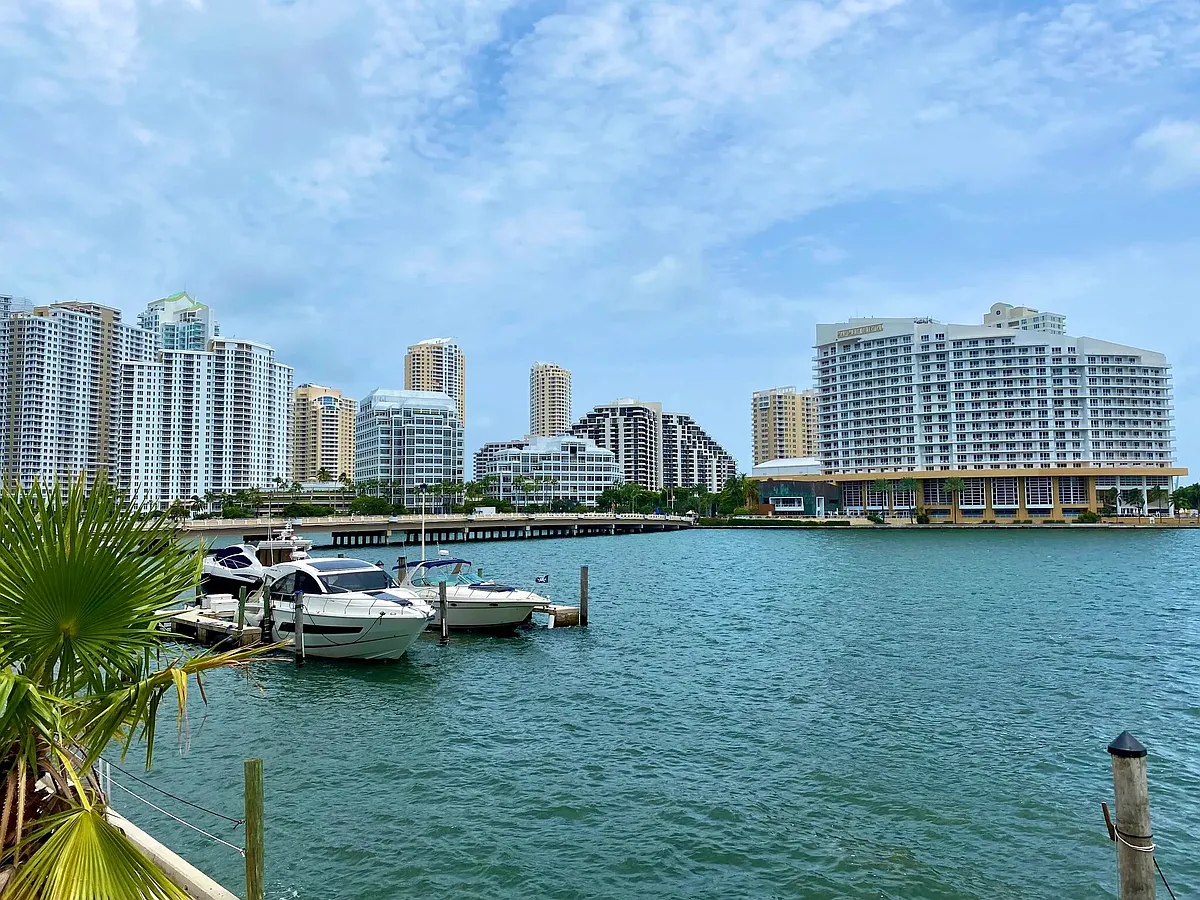 Photo 1 of 13 - 999 Brickell Bay Dr #1107 - Miami, FL Primary Photo - 999 Brickell Bay Dr #1107