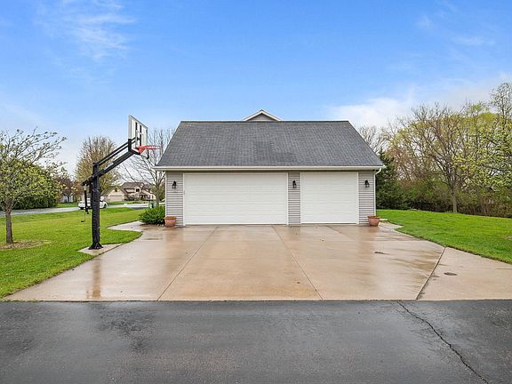 3rd image of 3663 Hickory Ridge Rd
