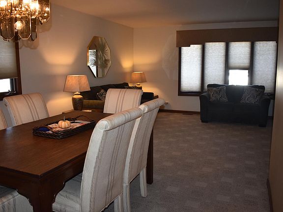 2nd image of 10865 Chaucer Dr