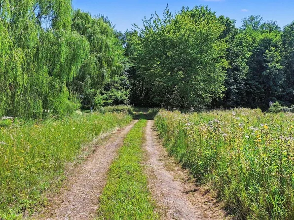 8716 East Rd, Three Oaks, MI 49128