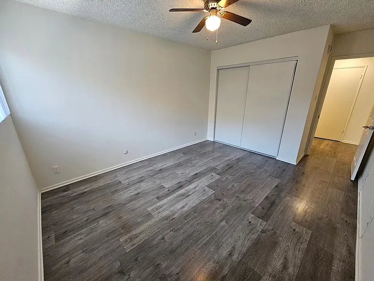 8601 BALBOA — Photo 11