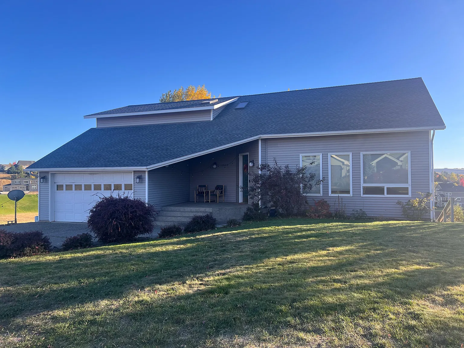 4 bed, 2.5 bath, 2500 sqft, $3,650 — Photo 2
