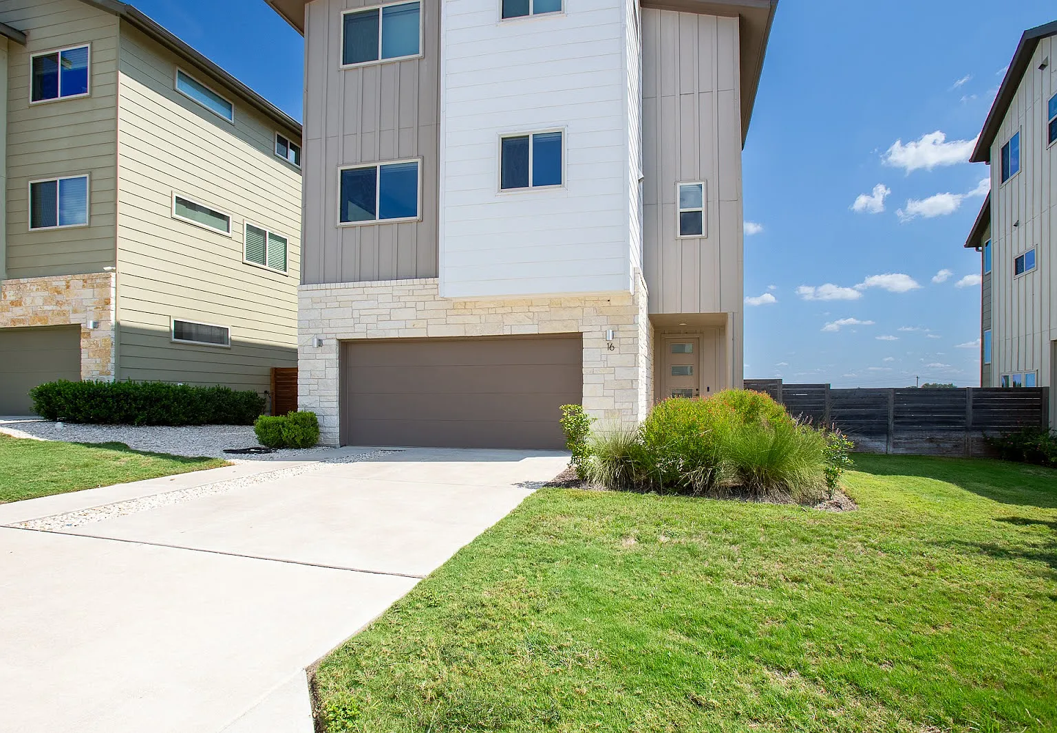 5315 La Crosse Avenue #16 - 16 — Photo 1