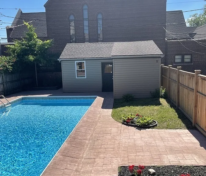 1677 Victoria Ave — Photo 36