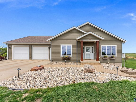 2nd image of 48290 Hiawatha Pl