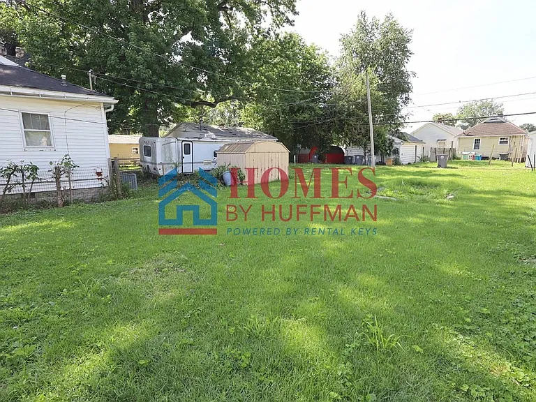 1413 E Illinois St — Photo 13