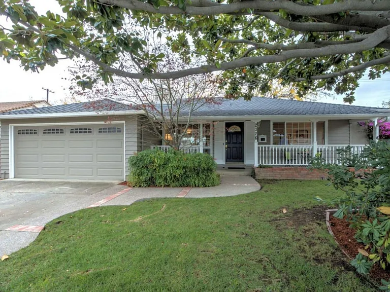 2326 Bohannon Dr — Photo 1