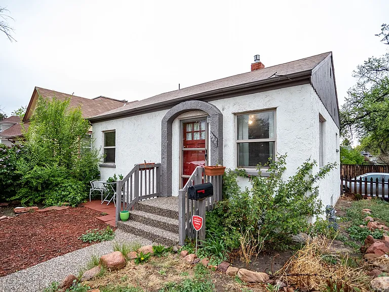 922 E High St — Photo 3