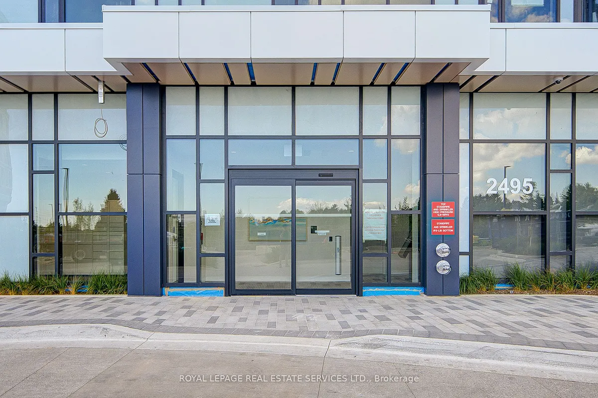Building Photo - Eglinton Ave W