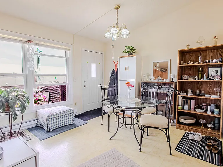 2406 Hill Ave #3 — Photo 1