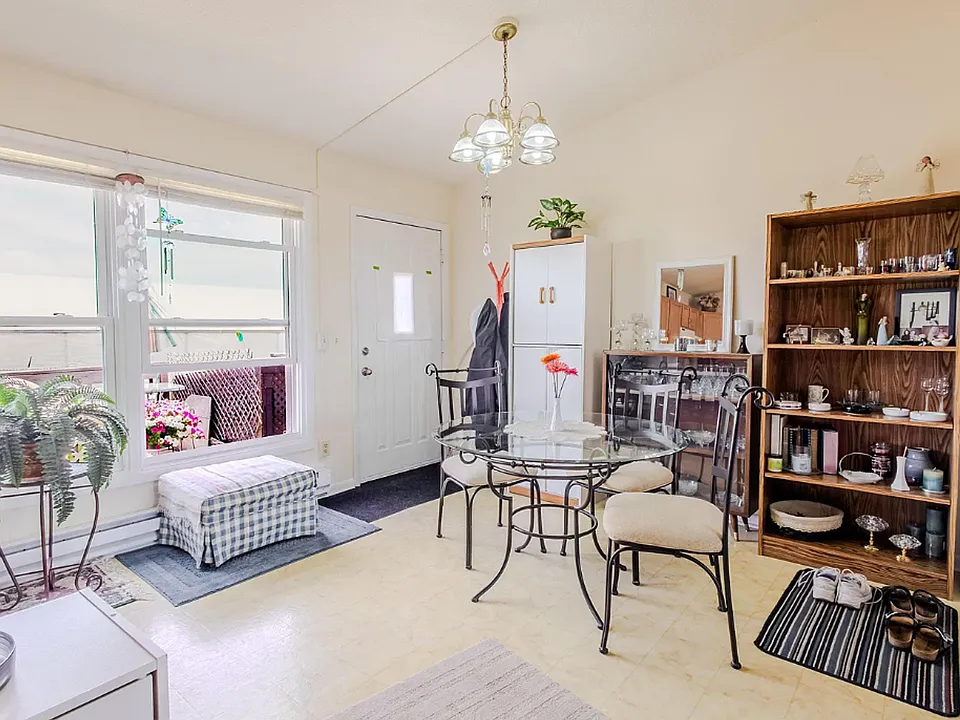 2406 Hill Ave #3