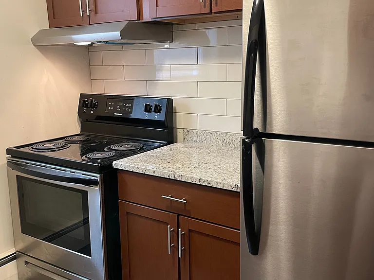 Snelling Avenue Apartments — Photo 41