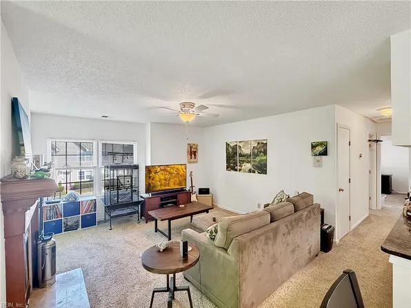 701 Meherrin River Ct APT D, Chesapeake, VA 23320