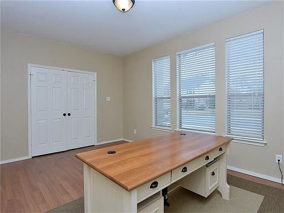 5th image of 321 Cliffwood Dr