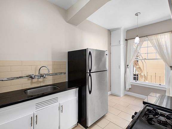 4th image of 1701 Beach St APT 205