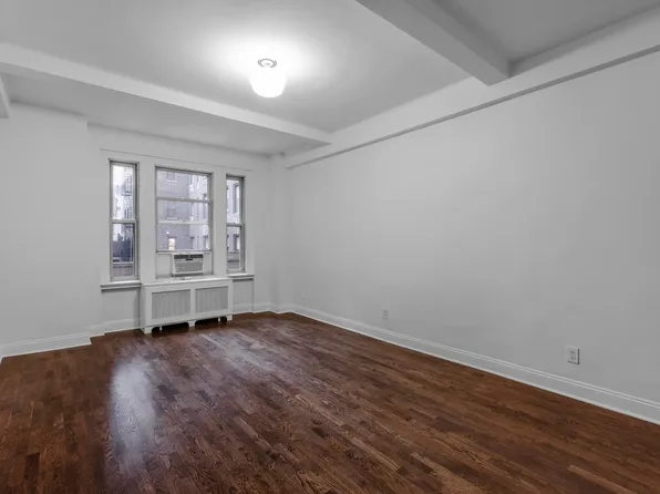 24 Fifth Avenue image 1 of 12