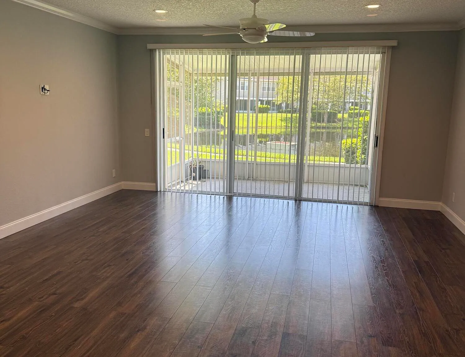 3 bed, 2.5 bath, 1659 sqft, $2,400 — Photo 4