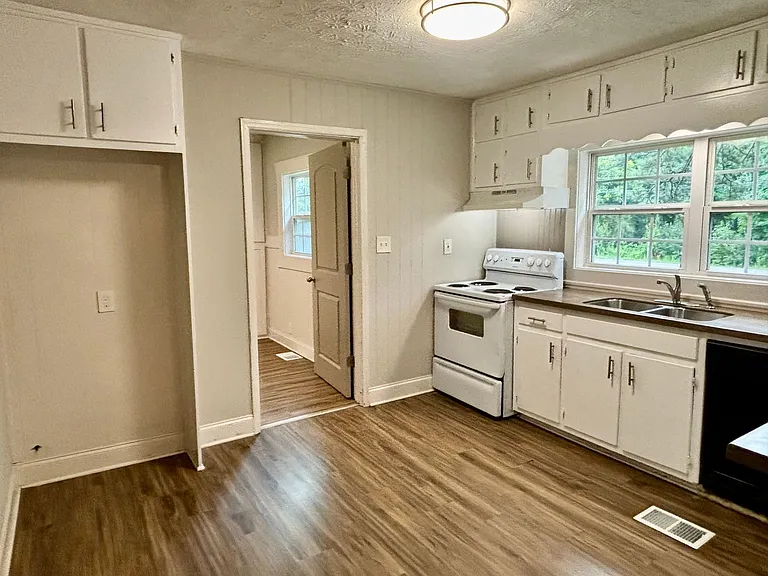 1791 Harbins Rd — Photo 6