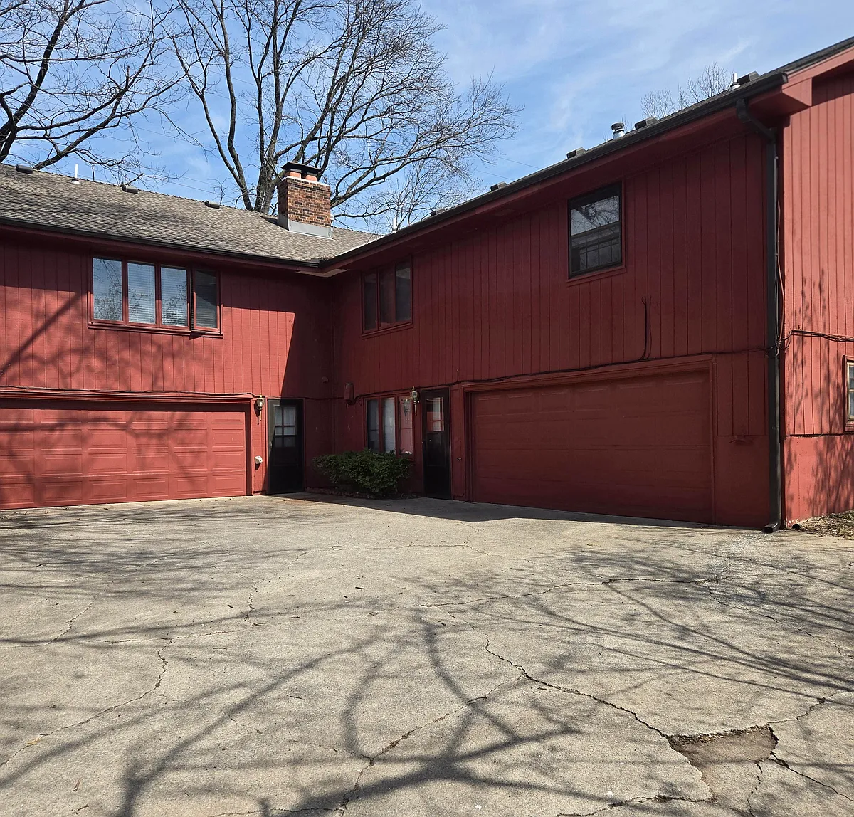 Building Photo - 5900 Larson Ave