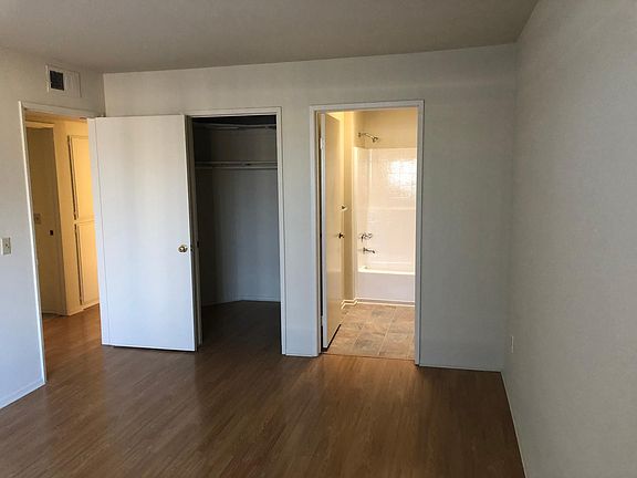 5th image of 10919 Peach Grove St #8